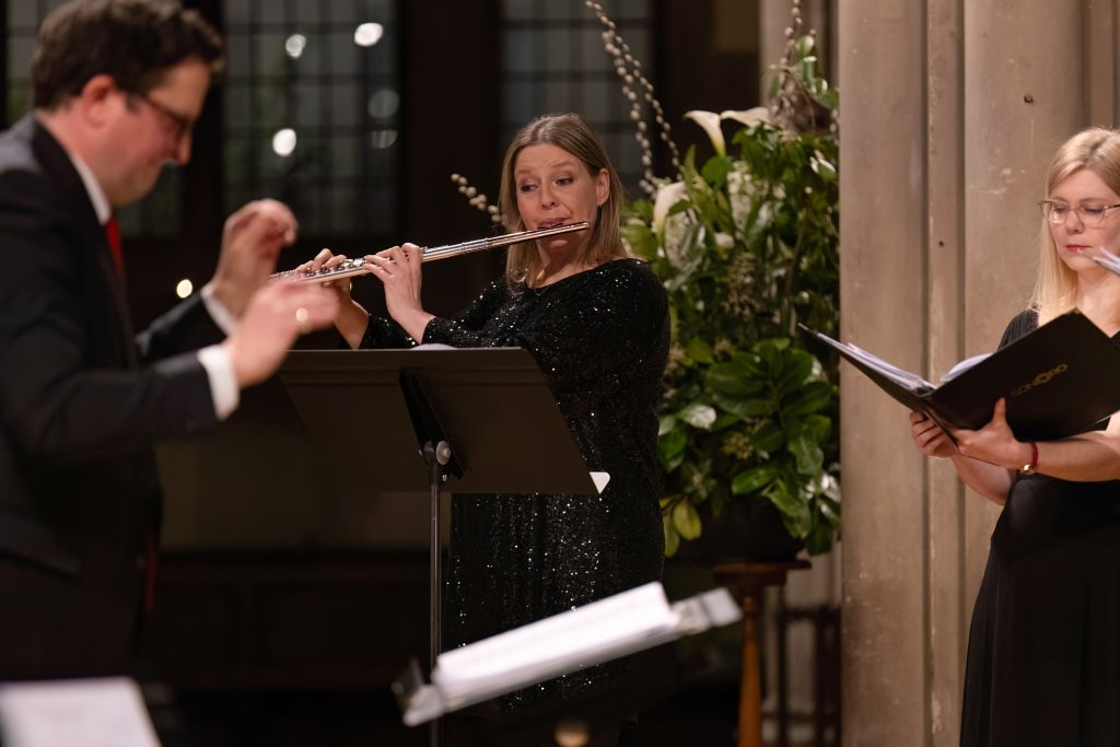 Neil Ferris, Katherine Bicknell and Sonoro perform two of Stephen Dodgson's 'Four Poems of Mary Coleridge' © Rebecca Cresta